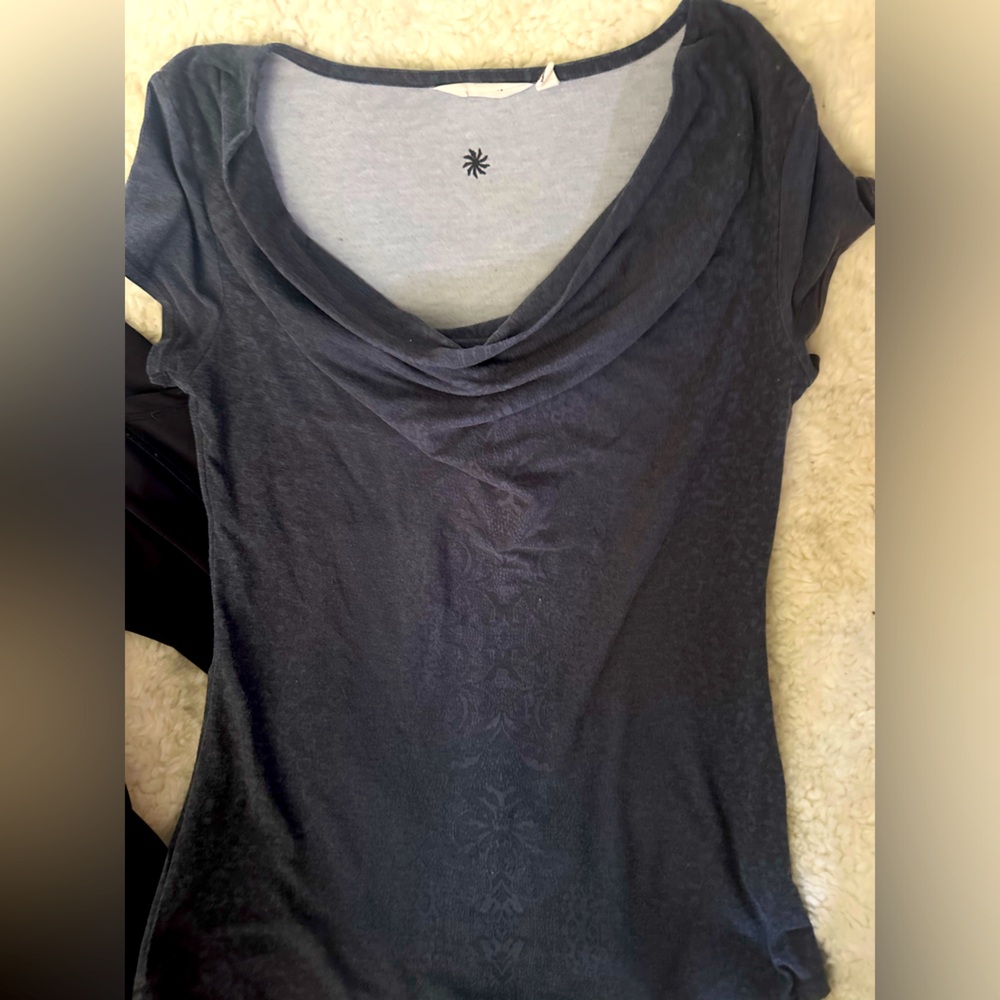 Athleta scoop neck work out shirt